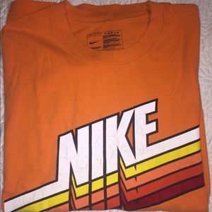 nike t-shirt